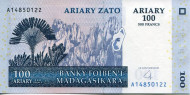 Банкнота 100 ариари. 500 франков. 2004 год, Мадагаскар. Банкнота 100 ариари. 500 франков. 2004 год, Мадагаскар.