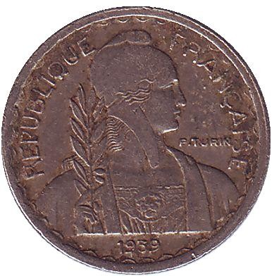 Монета 10 сантимов. 1939 год, Французский Индокитай. (Без точек, Магнитная). Монета 10 сантимов. 1939 год, Французский Индокитай. (Без точек, Магнитная).