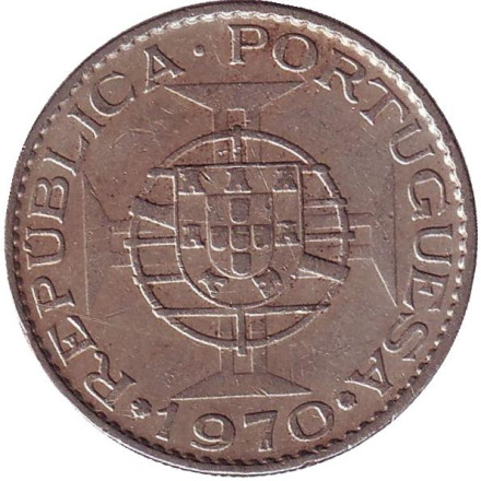 Монета 10 эскудо. 1970 год, Ангола в составе Португалии. Монета 10 эскудо. 1970 год, Ангола в составе Португалии.