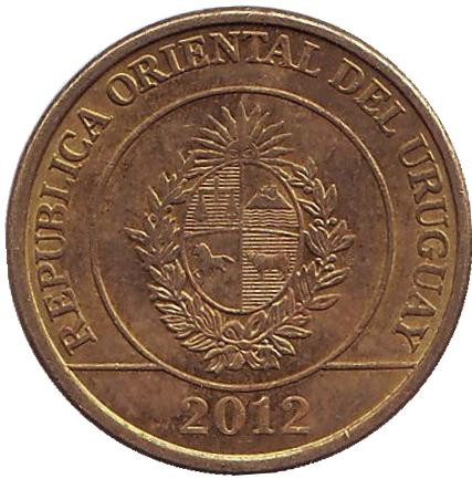 Монета 1 песо. 2012 год, Уругвай. Из обращения. Броненосец. Монета 1 песо. 2012 год, Уругвай. Из обращения. Броненосец.